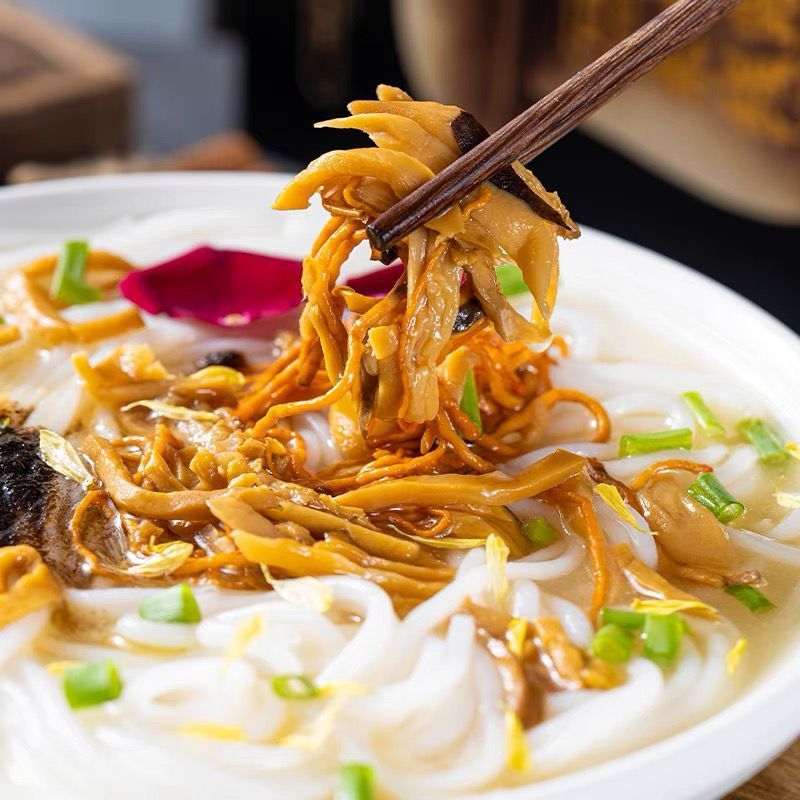 Adaciao Truffle Rice Noodles + Chilli Oil Set | Instant Rice Vermicelli | Spicy Gourmet Meal | 阿哒俏 松茸米线 + 蒜香野山椒辣油 套餐